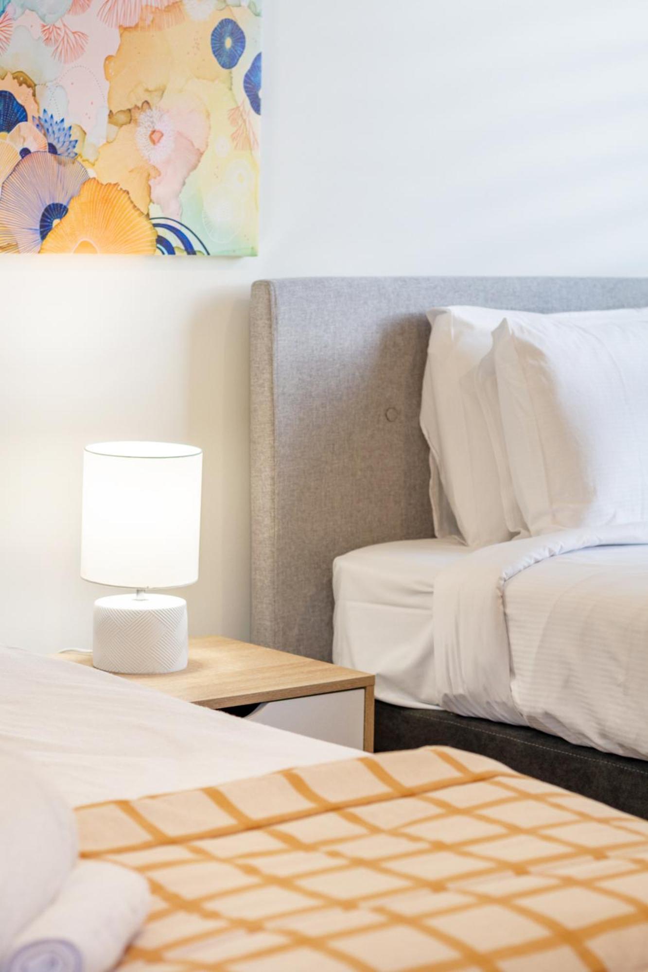 Modern 2 Bed 2 Bath Opposite Hagley Park Apartment Christchurch Bagian luar foto
