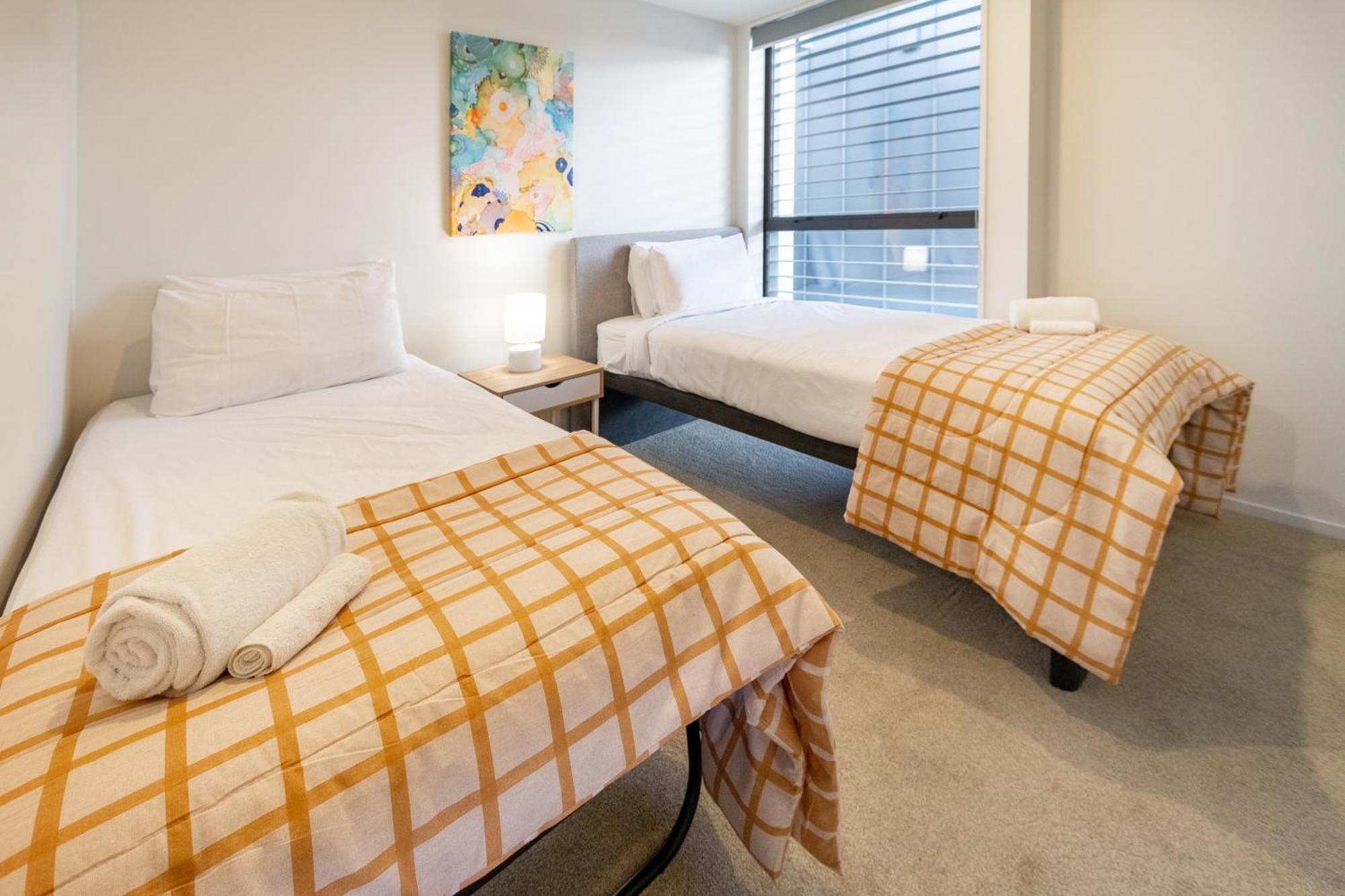 Modern 2 Bed 2 Bath Opposite Hagley Park Apartment Christchurch Bagian luar foto