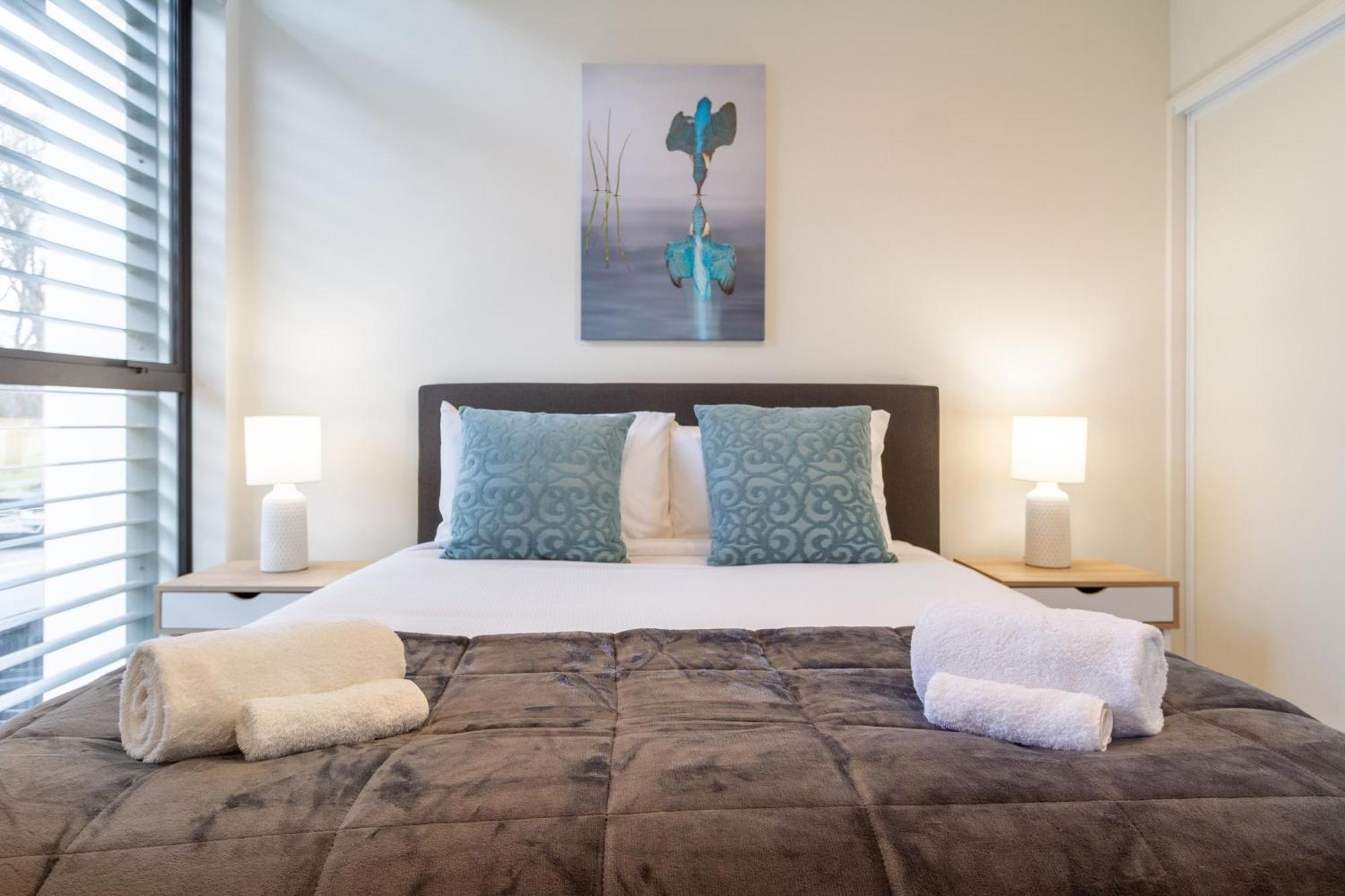 Modern 2 Bed 2 Bath Opposite Hagley Park Apartment Christchurch Bagian luar foto