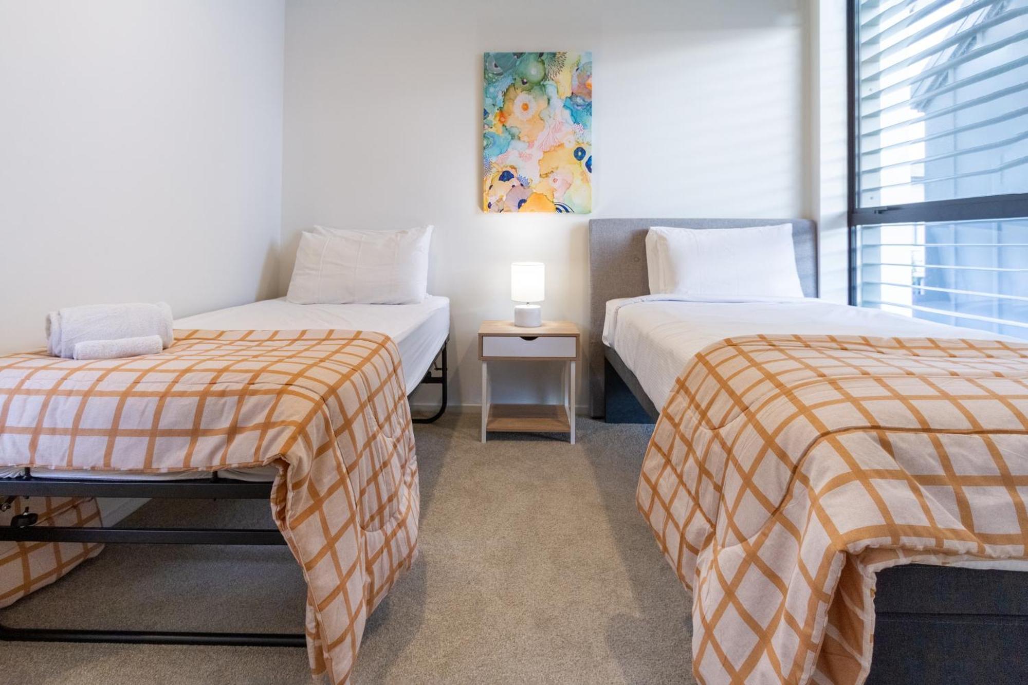 Modern 2 Bed 2 Bath Opposite Hagley Park Apartment Christchurch Bagian luar foto